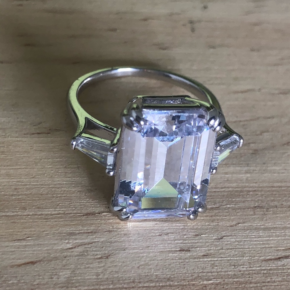 6ct Emerald cut AAA CZ 925 engagement ring - Picture 6 of 11